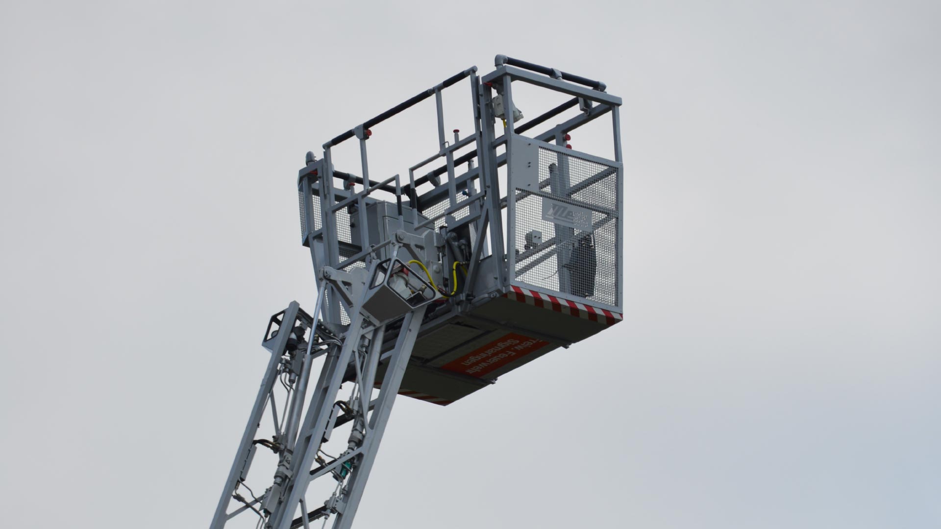 Construction crane