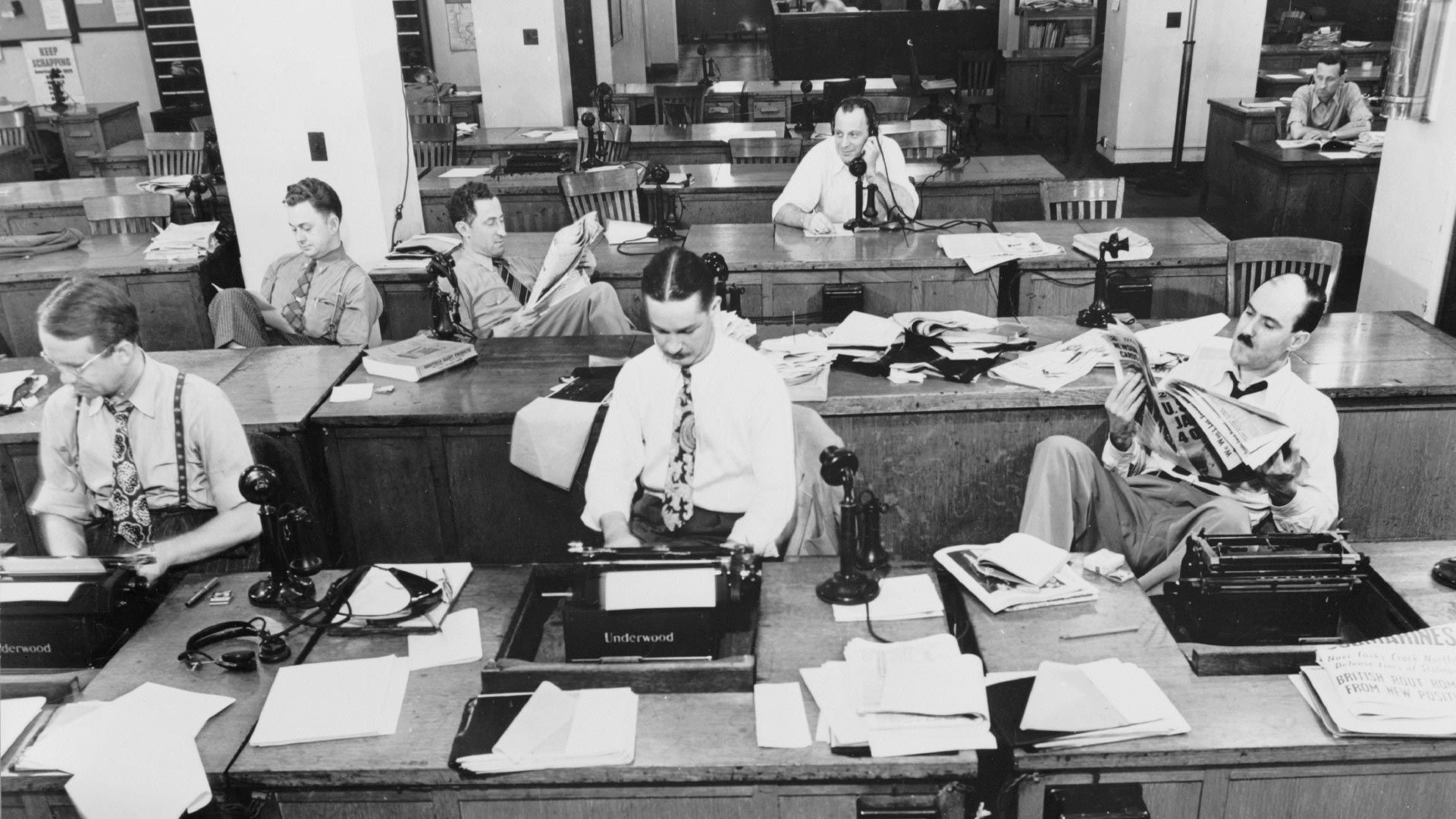 Black and white newsroom photo