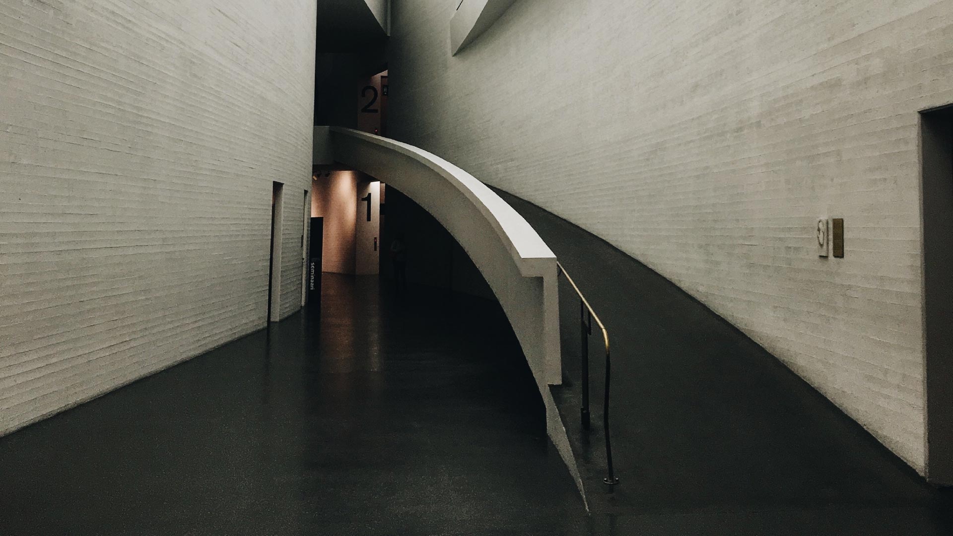 Hallway/walkway in building