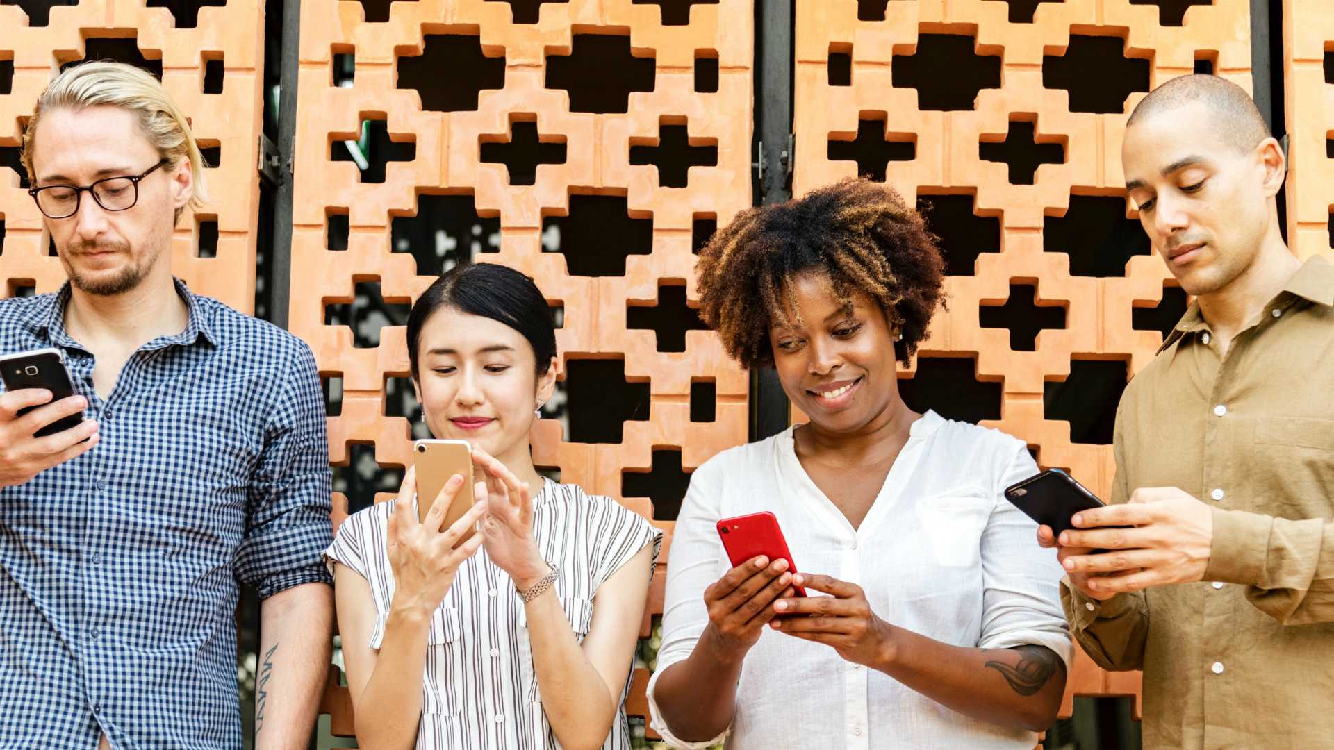 employees on cell phones
