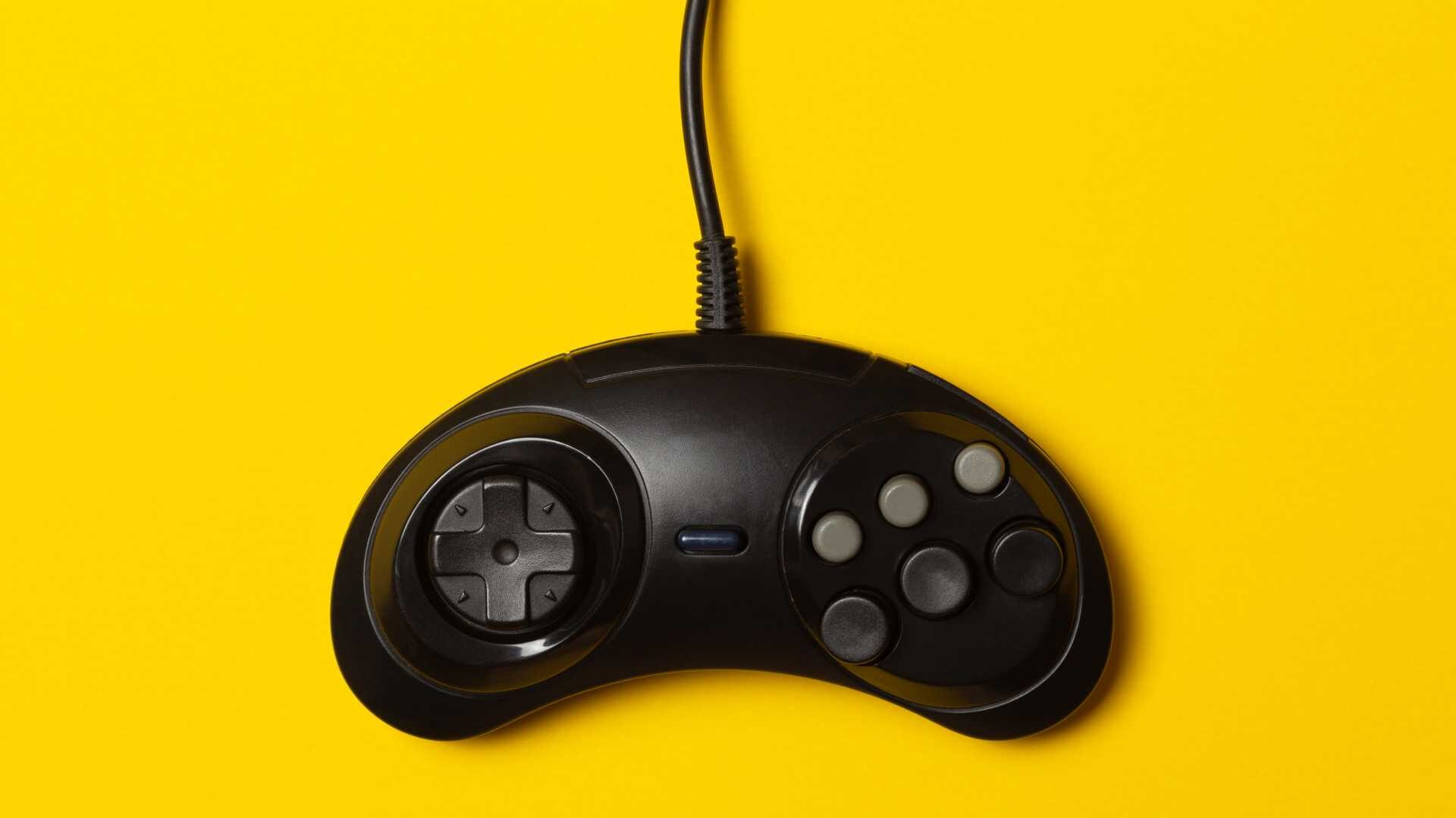 Black wired classic six-button gamepad