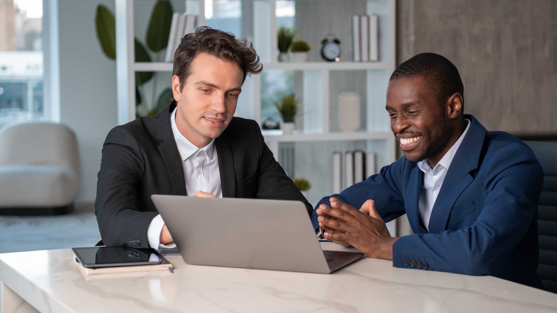 Man mentoring his coworker on a task.
