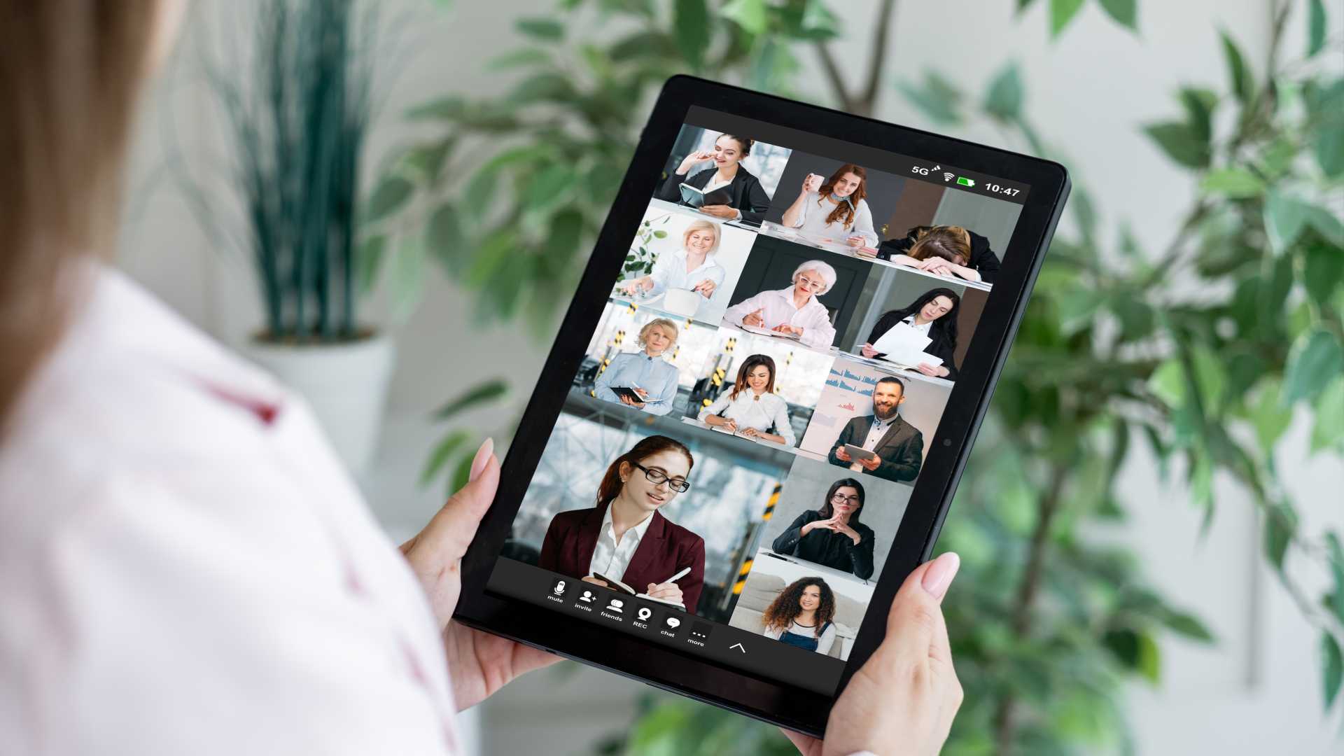 Woman doing a virtual meeting.