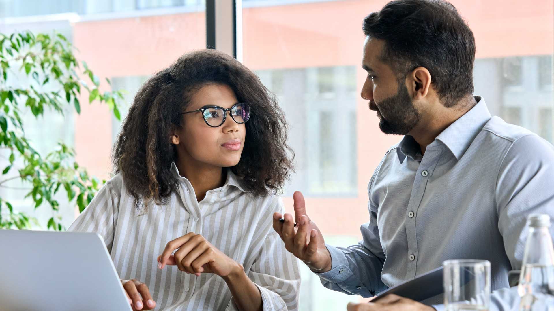 Sales professionals engaged in a consultative conversation, illustrating active listening, strategic questioning and customer-focused discovery skills.
